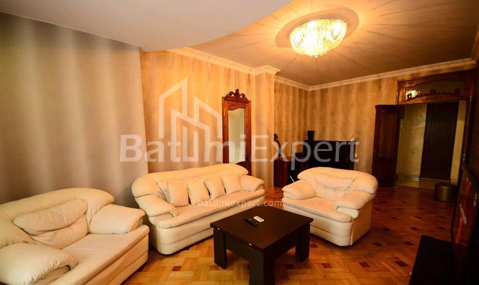 דירה 95 מ"ר - ניקו פירוסמני, Batumi, גאורגיה