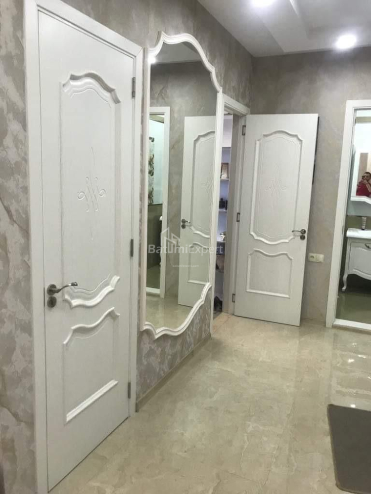 דירה 70 מ"ר - איליה צ'בצ'וואדזה, בטומי, גאורגיה