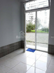 איזור קמעונאי 50 מ"ר - שריף חימשיאשווילי, Batumi, גאורגיה